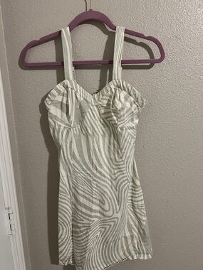 Sleeveless Striped Sweetheart Dress in Light Sage and White
